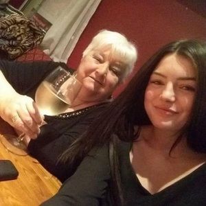 Meet your Posher, Demi